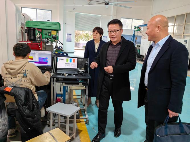 徐州市软实力企业管理咨询霍久磊一行来校调研并挂牌会长办公
